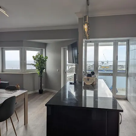 Sea View 3 Bedroom 公寓 蓬塔德尔加达